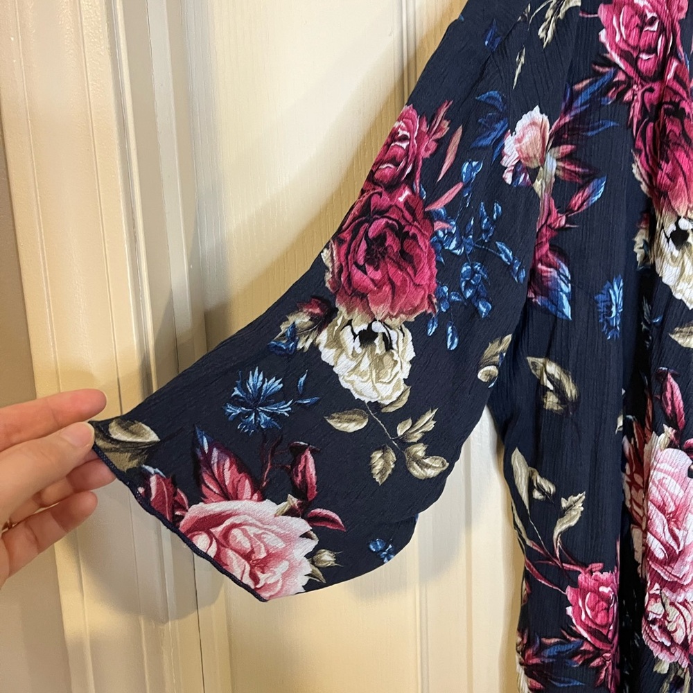 Lightweight Floral Long Kimono - Picture 4 of 6